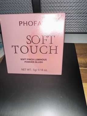 Soft Touch Powder Blush Highlighter - Pink